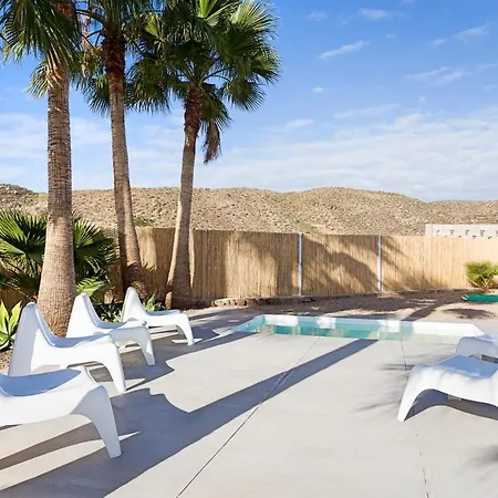 Sleeps 6 With Pool And Wifi