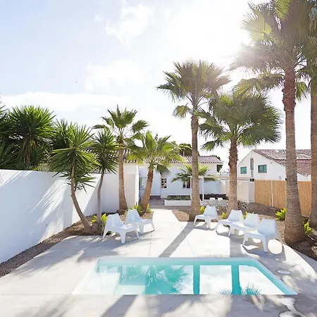 Villa Sleeps 6 With Pool And Wifi