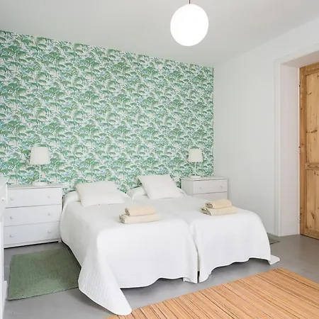 Sleeps 6 With Pool And Wifi Villa Guaza
