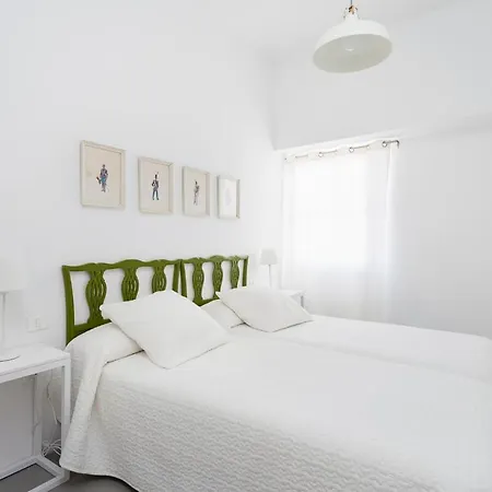 Villa Sleeps 6 With Pool And Wifi Guaza