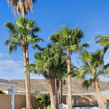 Sleeps 6 With Pool And Wifi Villa