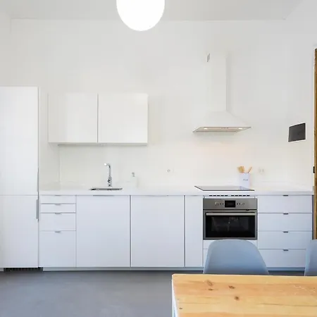Sleeps 6 With Pool And Wifi Guaza